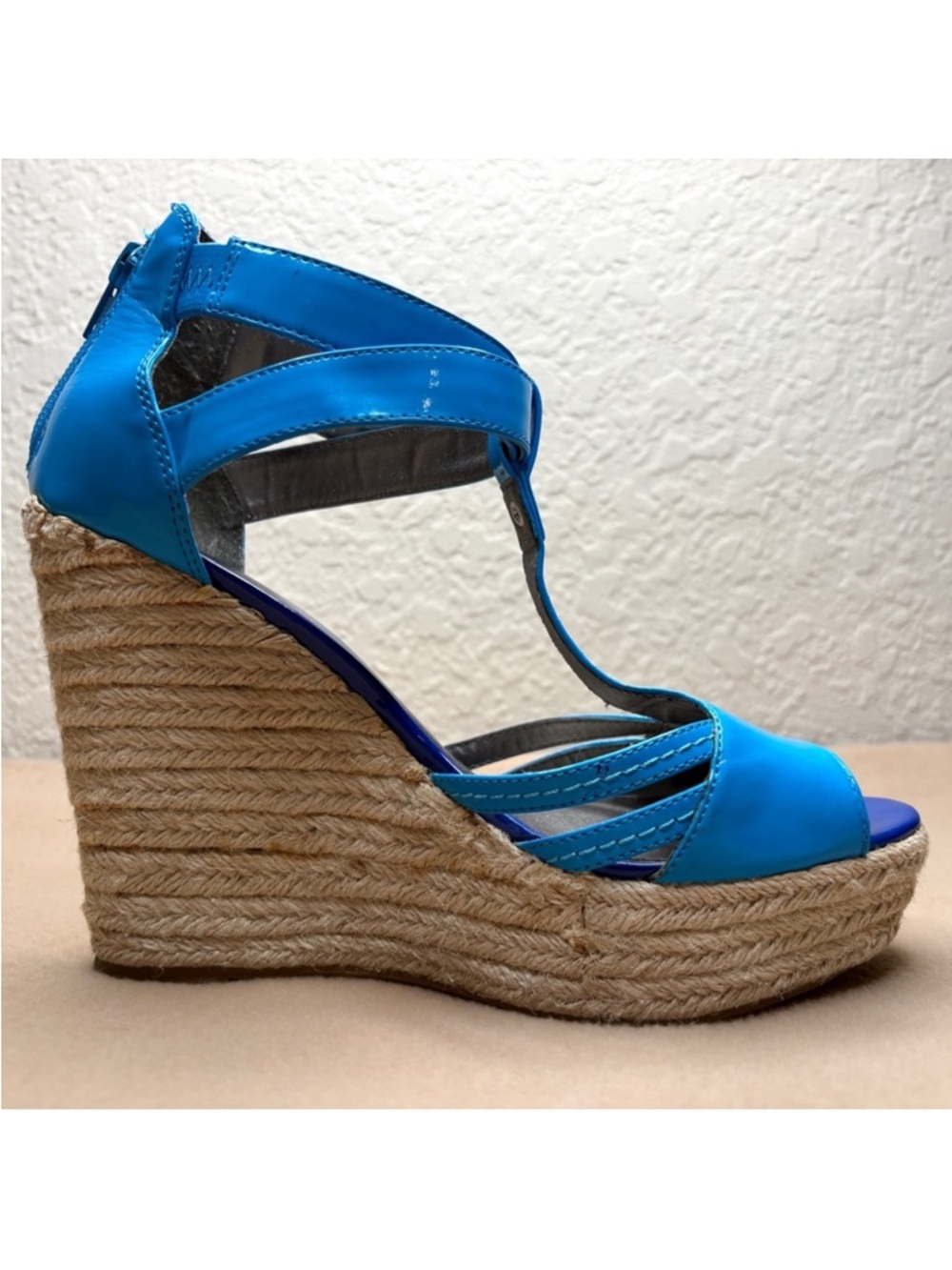 Guess Blue Patent Leather T-Strap Heels Size 7.5 Turquoise Espadrille Pump Cute - Picture 2 of 6